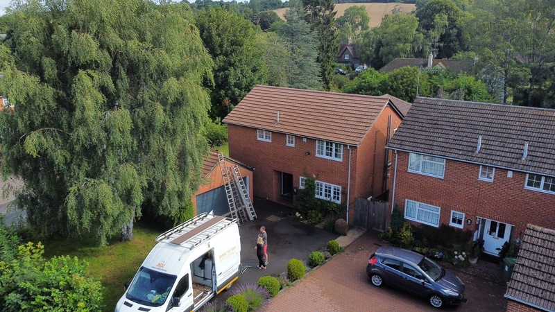 5 Signs It's Time to Call Local Roof Cleaners