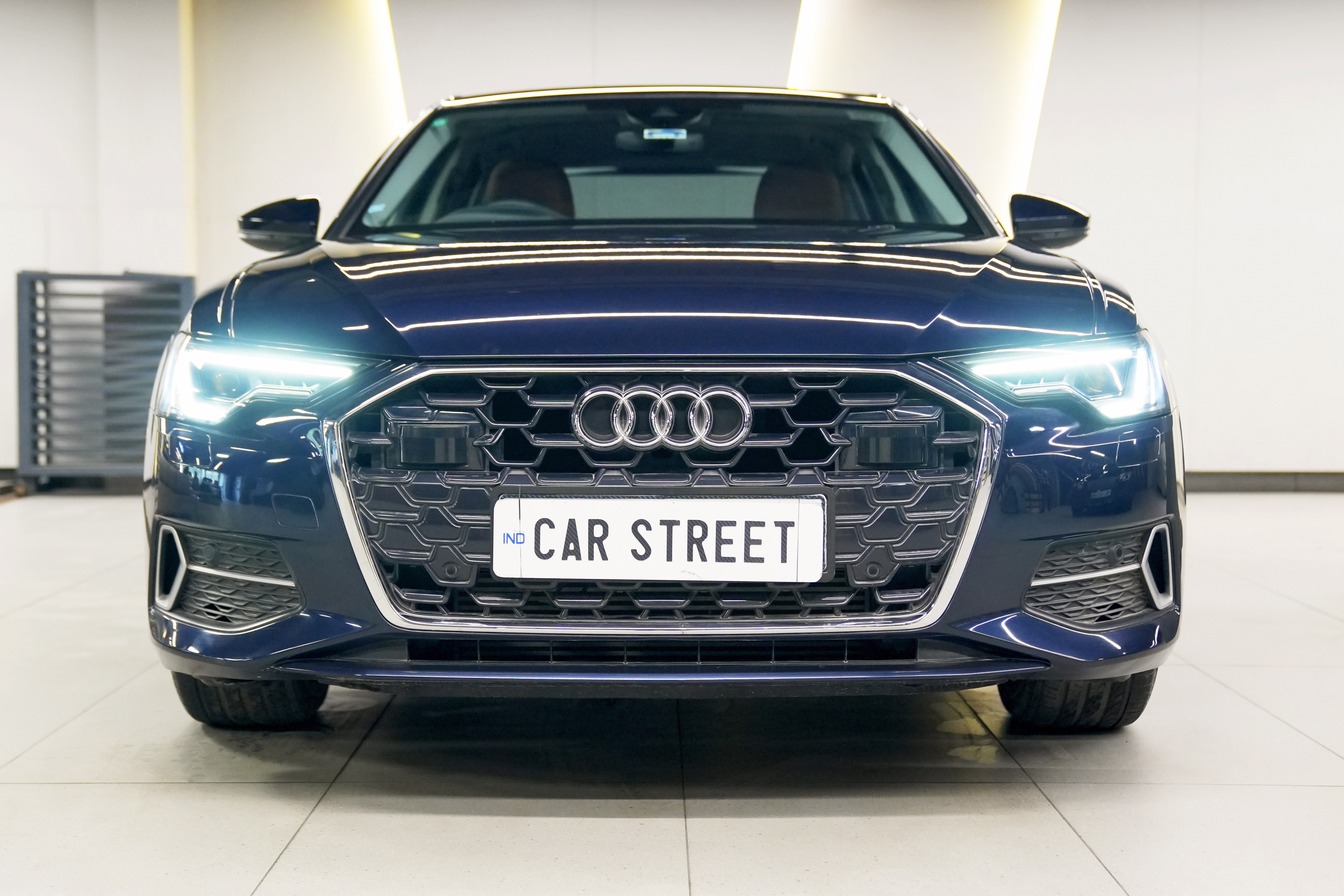 Buy Best Used Luxury Cars in Delhi | Pre-Owned Luxury Cars | Car Street